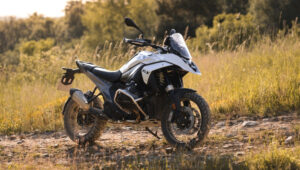 BMW R 1300 GS लॉन्च: कीमत, फीचर्स और दमदार 1300cc इंजन के साथ एडवेंचर बाइक