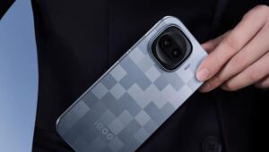 vivo iQOO 15R: 7600mAh बैटरी, Snapdragon 8 Gen 5 चिप और 144Hz डिस्प्ले के साथ नया पावरफुल स्मार्टफोन