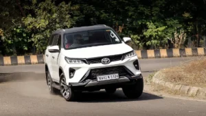 Toyota Fortuner: दमदार इंजन, शानदार फीचर्स और भरोसे की पहचान वाली SUV